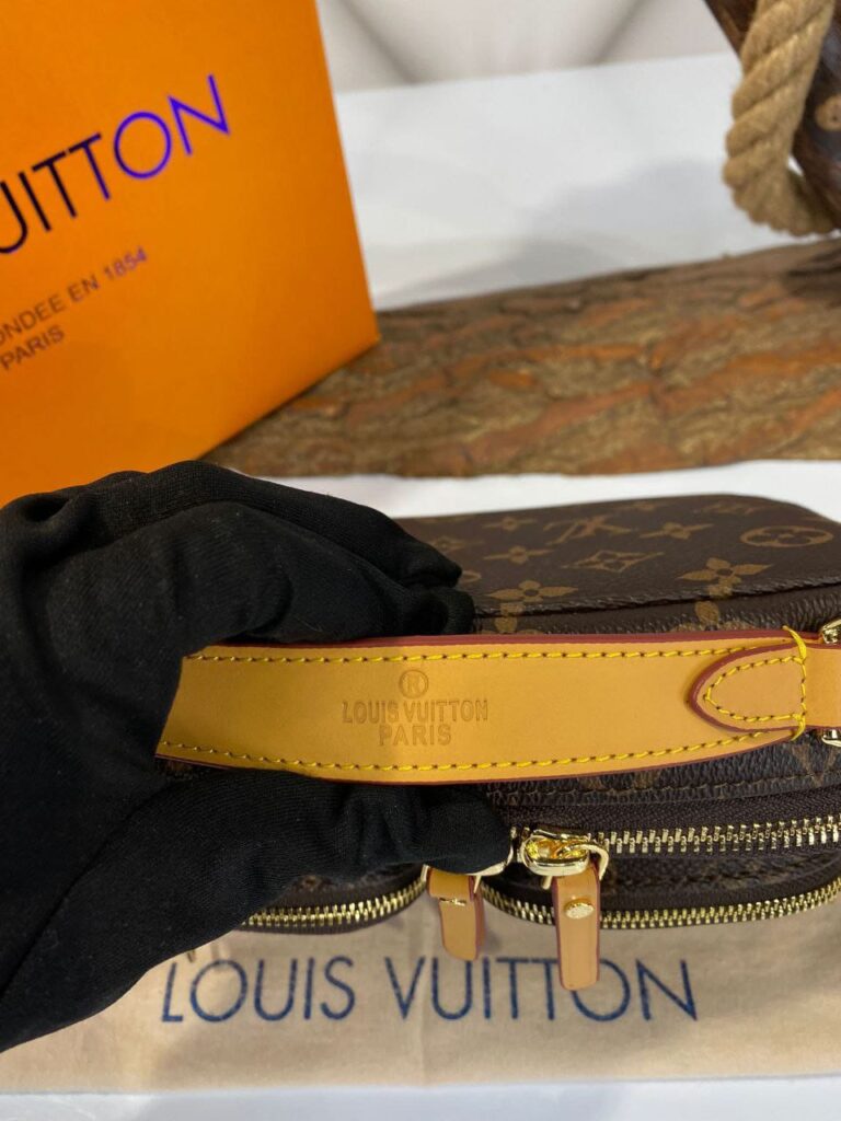 louis vuitton canta utility crossbody 2021 monogram krem 21x15
