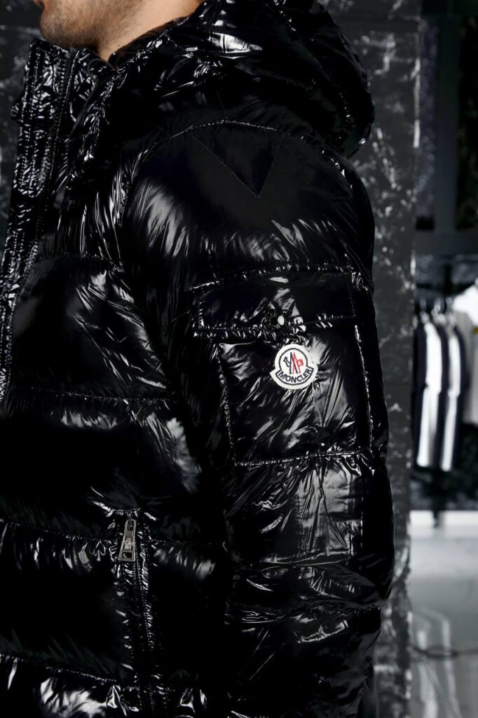 moncler mont erkek parlak siyah kollari triko detayli