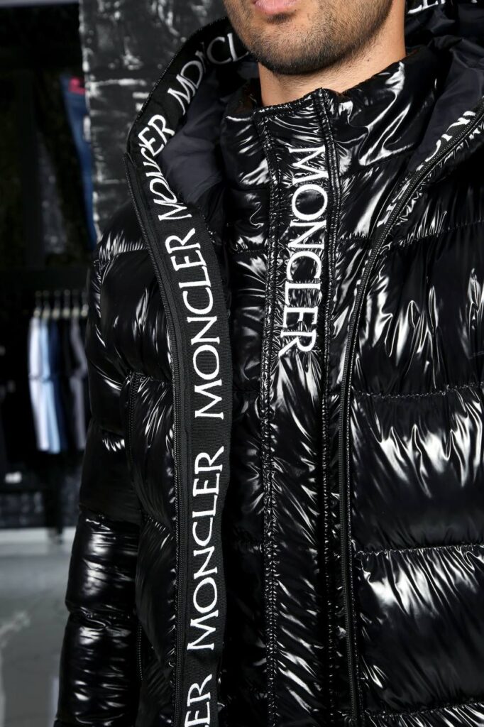 moncler mont erkek siyah beyaz yazili cift fermuar