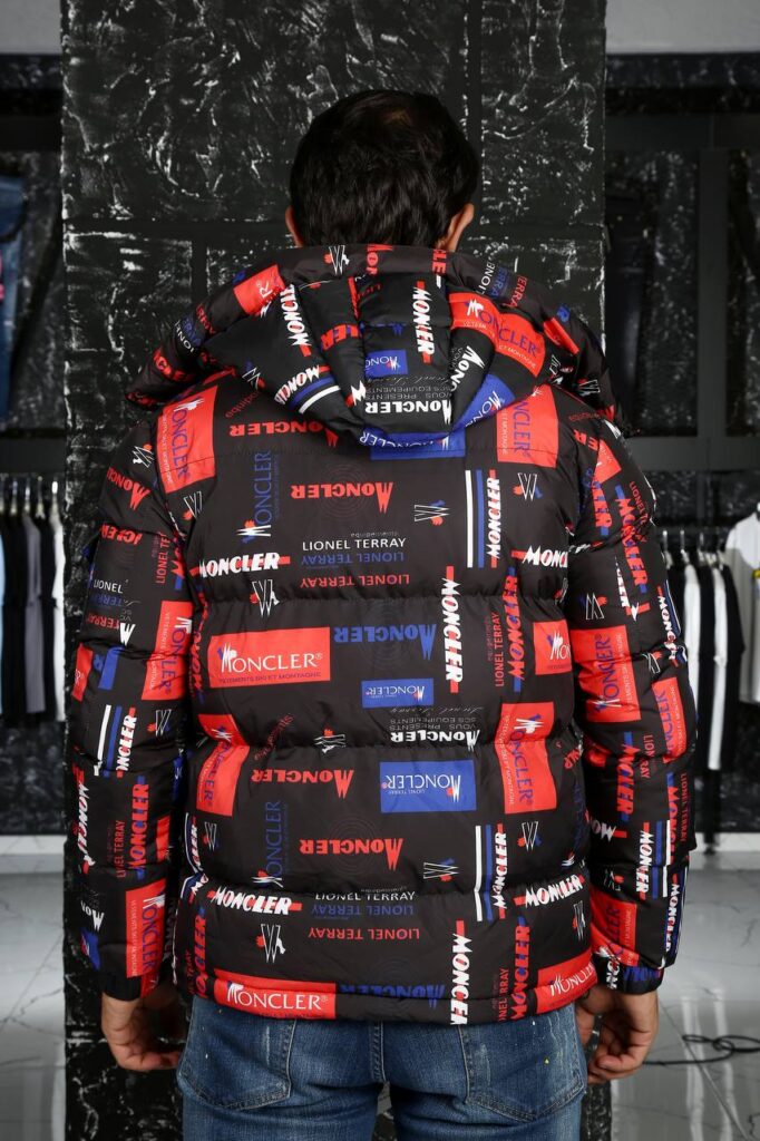 moncler mont erkek siyah kirmizi mavi logolu