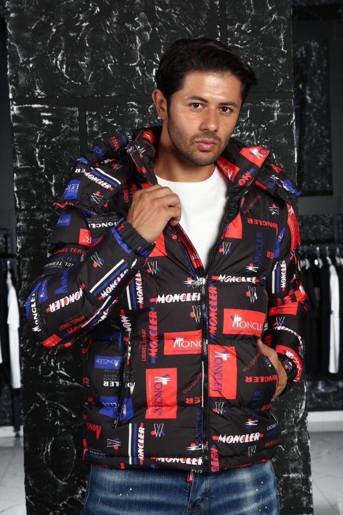 moncler mont erkek siyah kirmizi mavi logolu