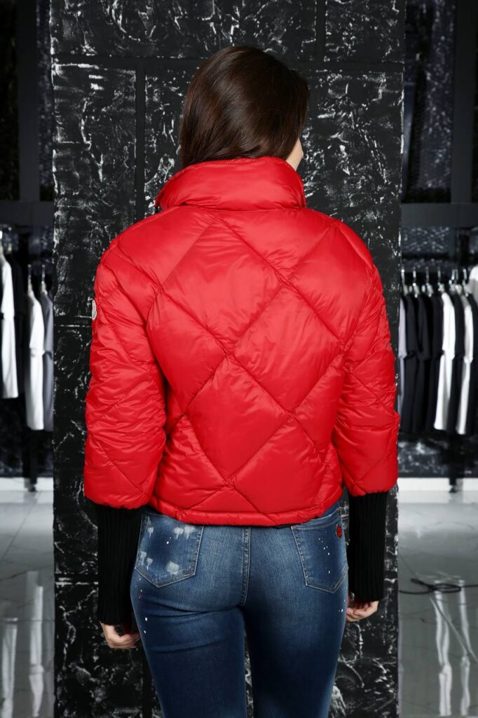 moncler mont kirmizi kollari triko detayli