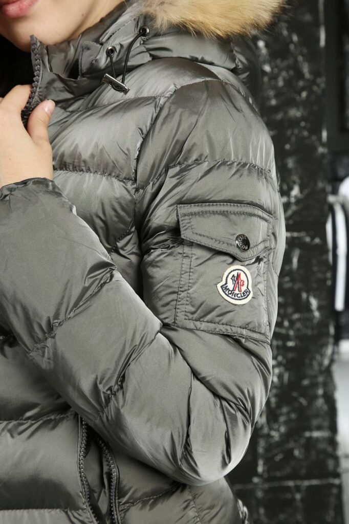 moncler mont kolu cepli gri