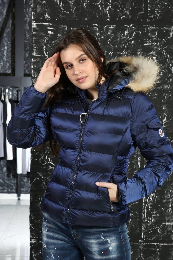 moncler mont kolu cepli mat mavi
