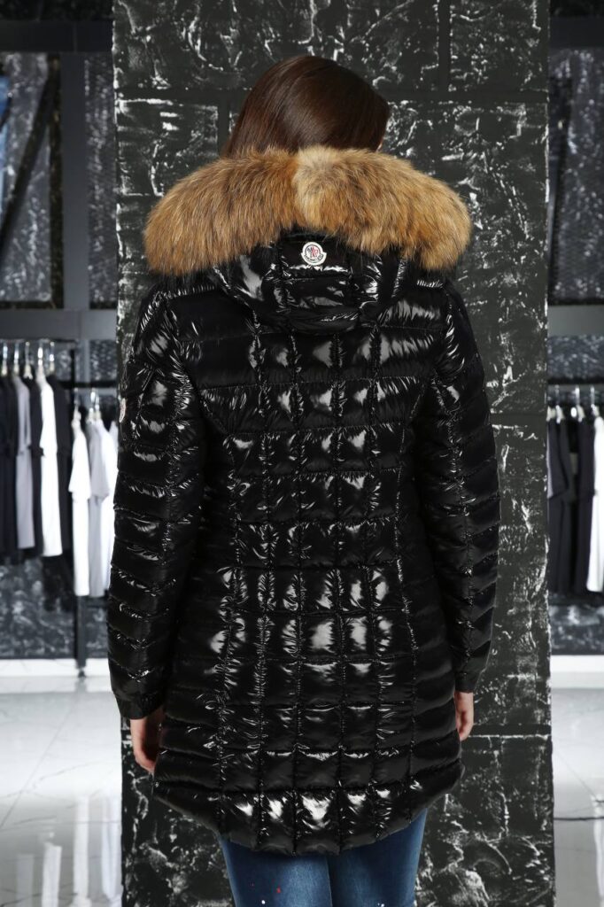 moncler mont uzun kapitone parlak siyah