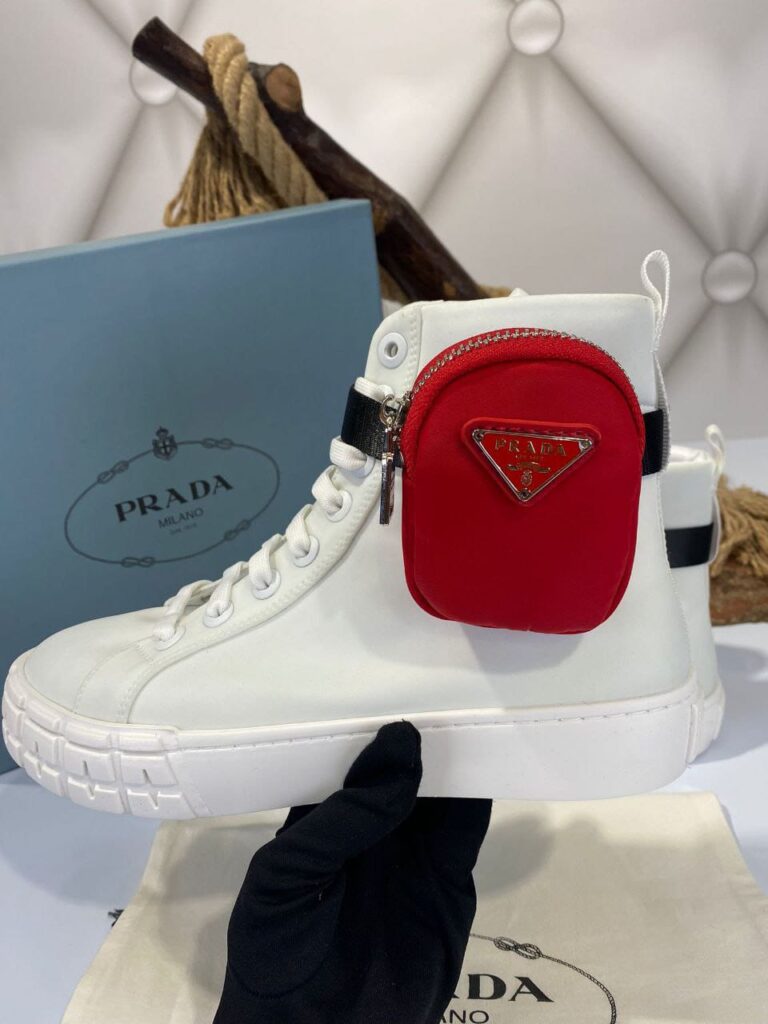 prada bot beyaz cantali hakiki deri