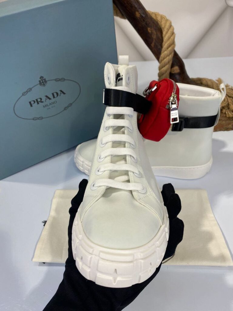 prada bot beyaz cantali hakiki deri