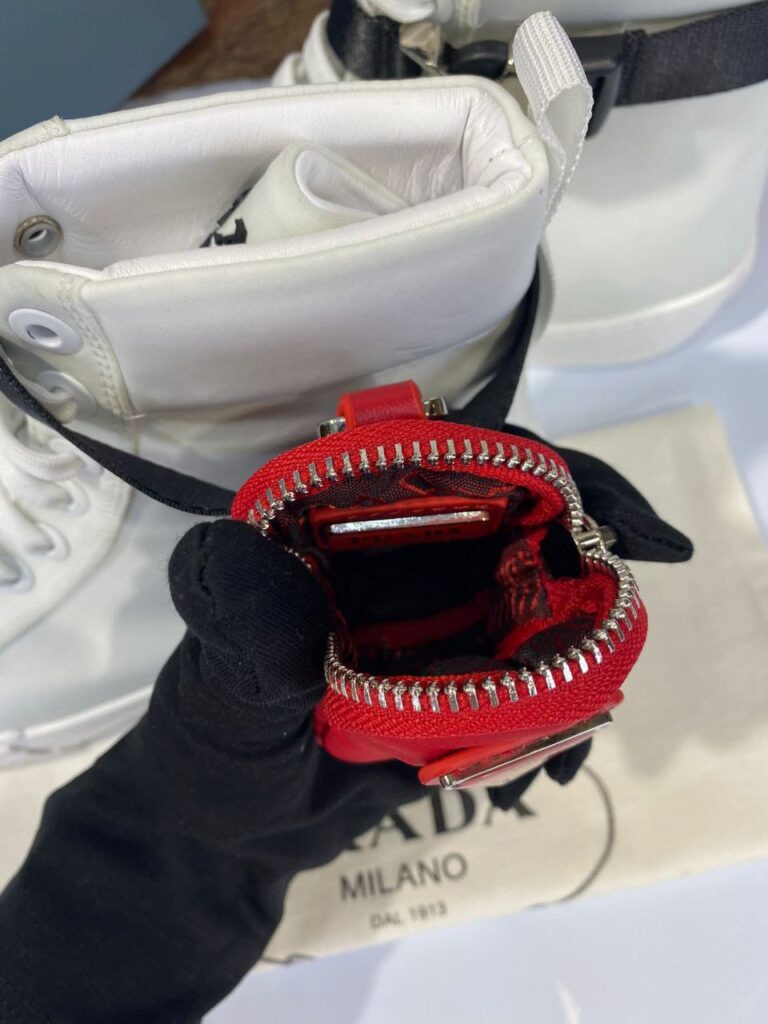 prada bot beyaz cantali hakiki deri