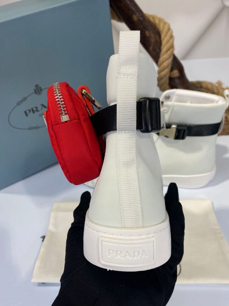 prada bot beyaz cantali hakiki deri