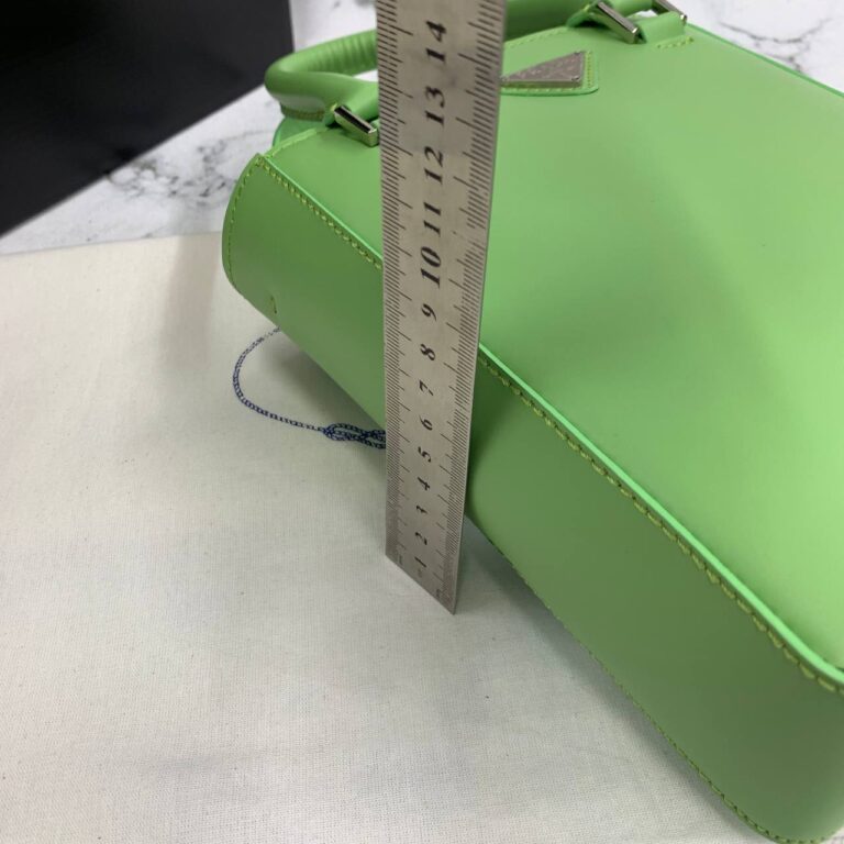 prada canta small brushed leather tote neon yesil renk ithal 20x14x9 cm