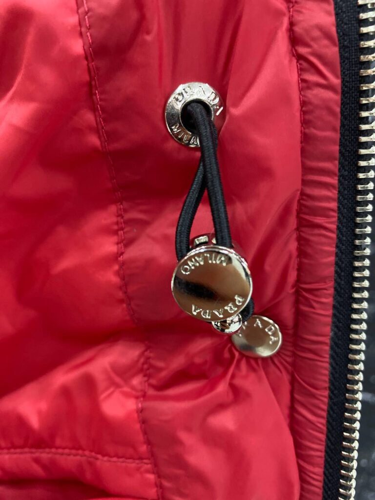 prada yelek mat kirmizi cepli