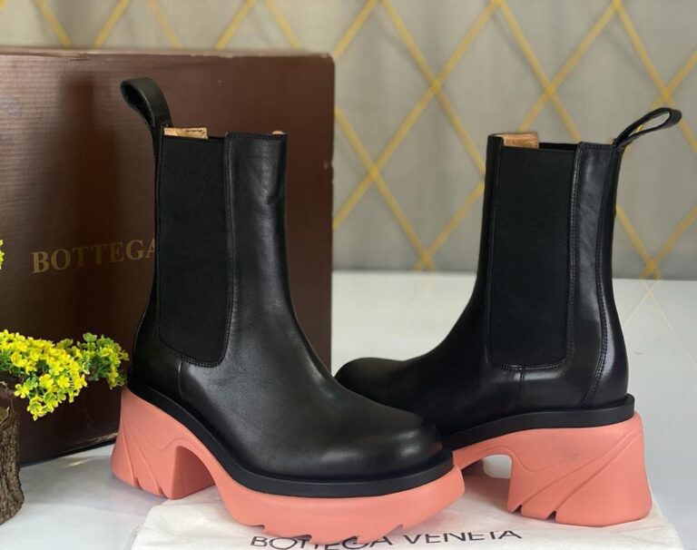 bottega veneta bot topuklu siyah pembe yeni sezon