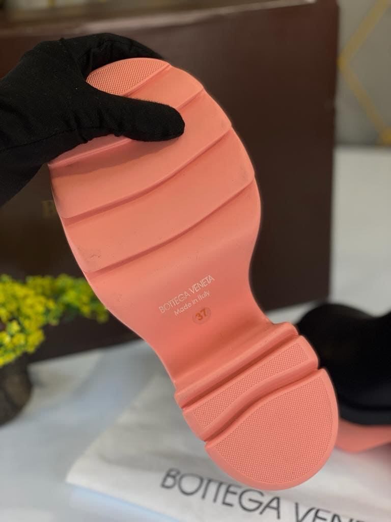 bottega veneta bot topuklu siyah pembe yeni sezon