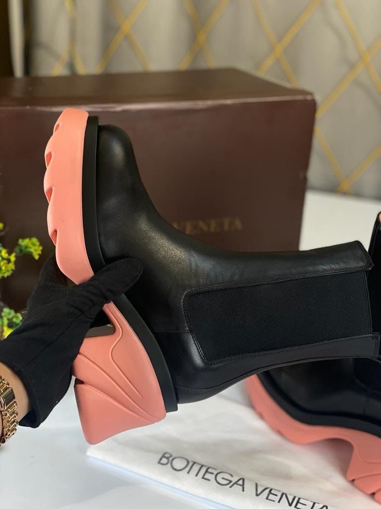bottega veneta bot topuklu siyah pembe yeni sezon