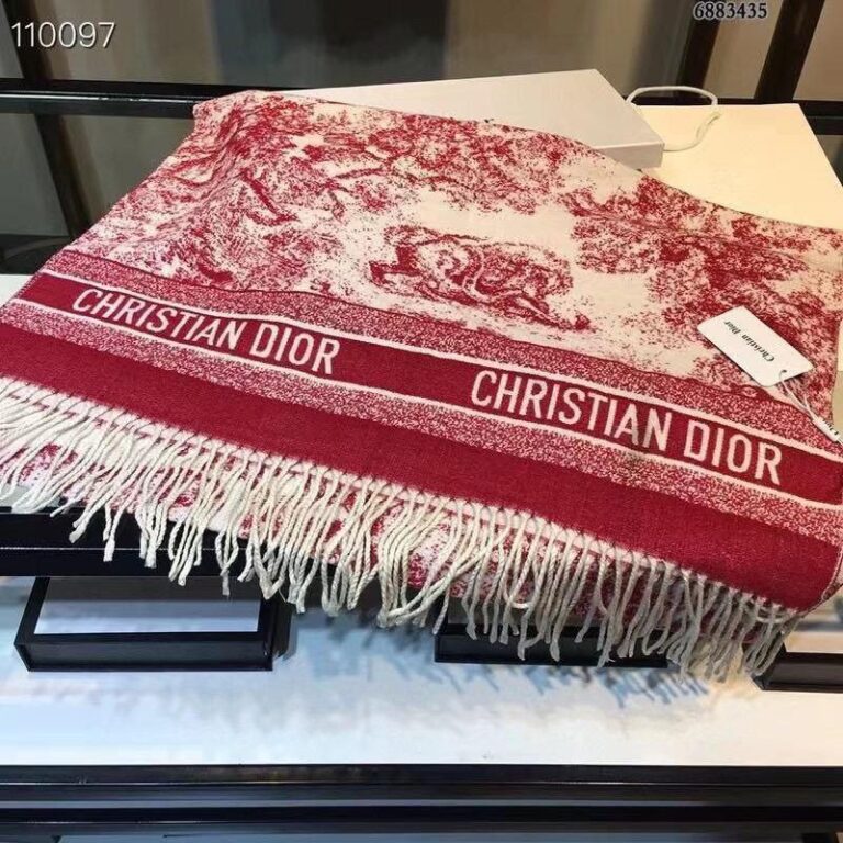 christian dior atki yun kasmir kirmizi