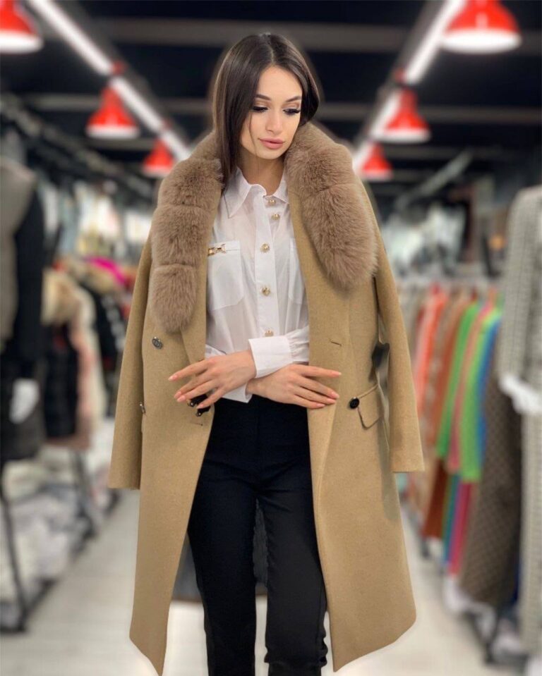 christian dior kaban luxury bej palto kase kumas yakasi tilki tuyu
