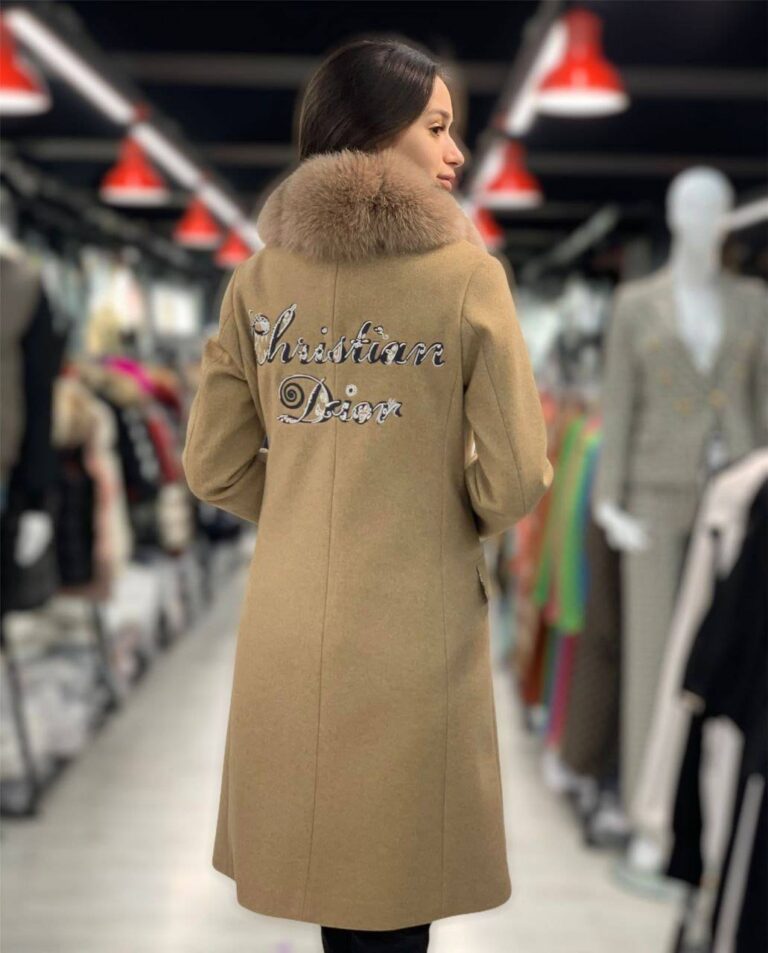 christian dior kaban luxury bej palto kase kumas yakasi tilki tuyu