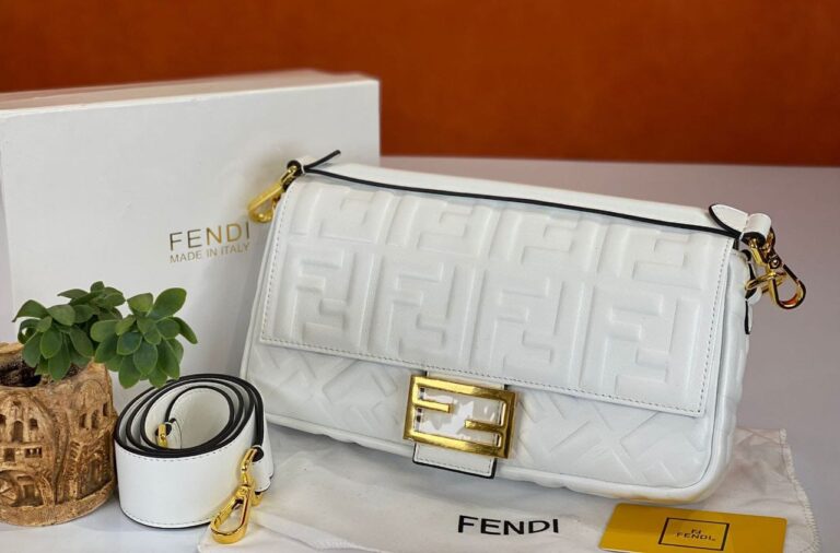 fendi canta baguette beyaz kabartma desen ithal 27x16x6 cm