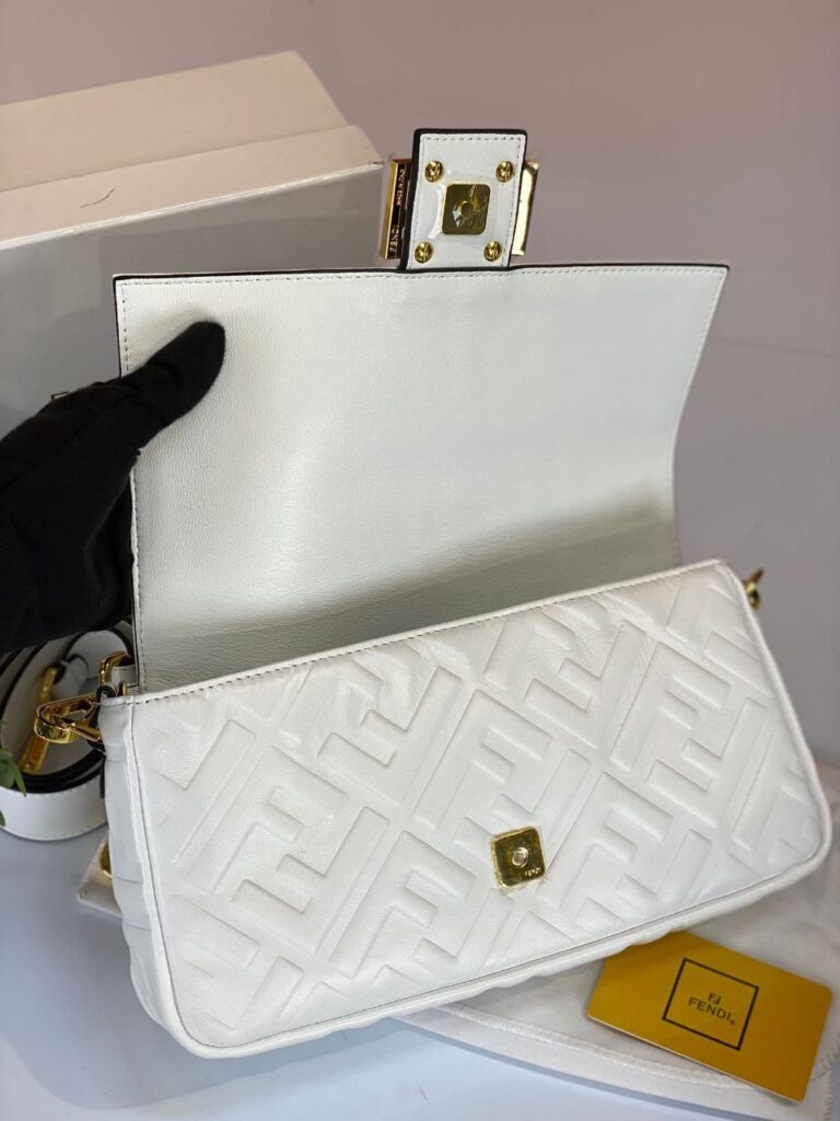 fendi canta baguette beyaz kabartma desen ithal 27x16x6 cm