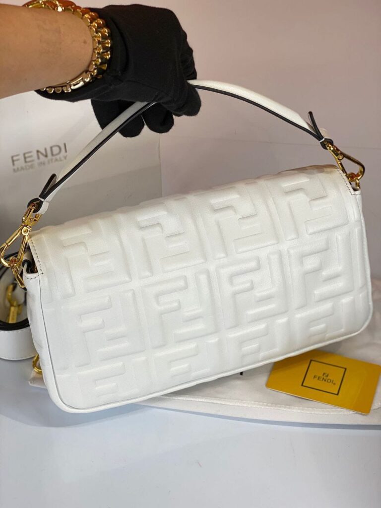 fendi canta baguette beyaz kabartma desen ithal 27x16x6 cm