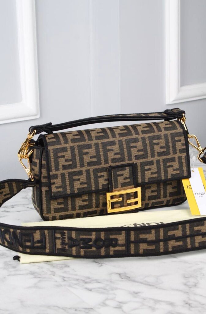 fendi canta baguette kahve logolu kumas ithal 26x14x4 cm