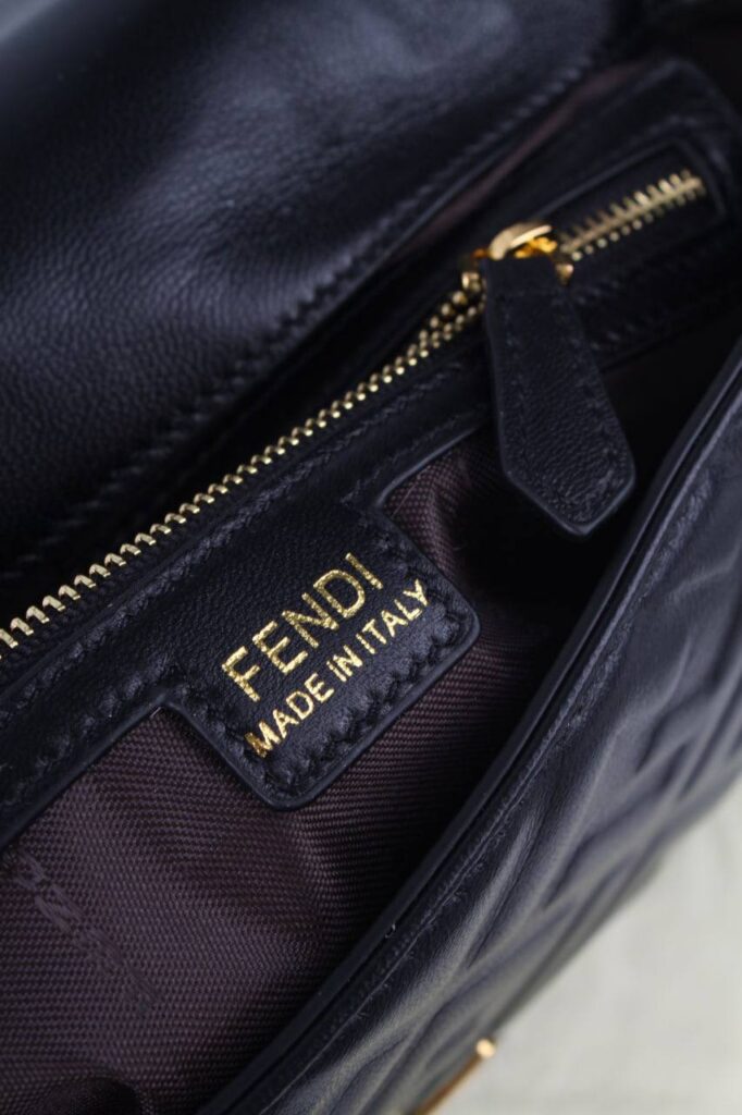 fendi canta baguette siyah kabartma desen ithal 27x16x6 cm
