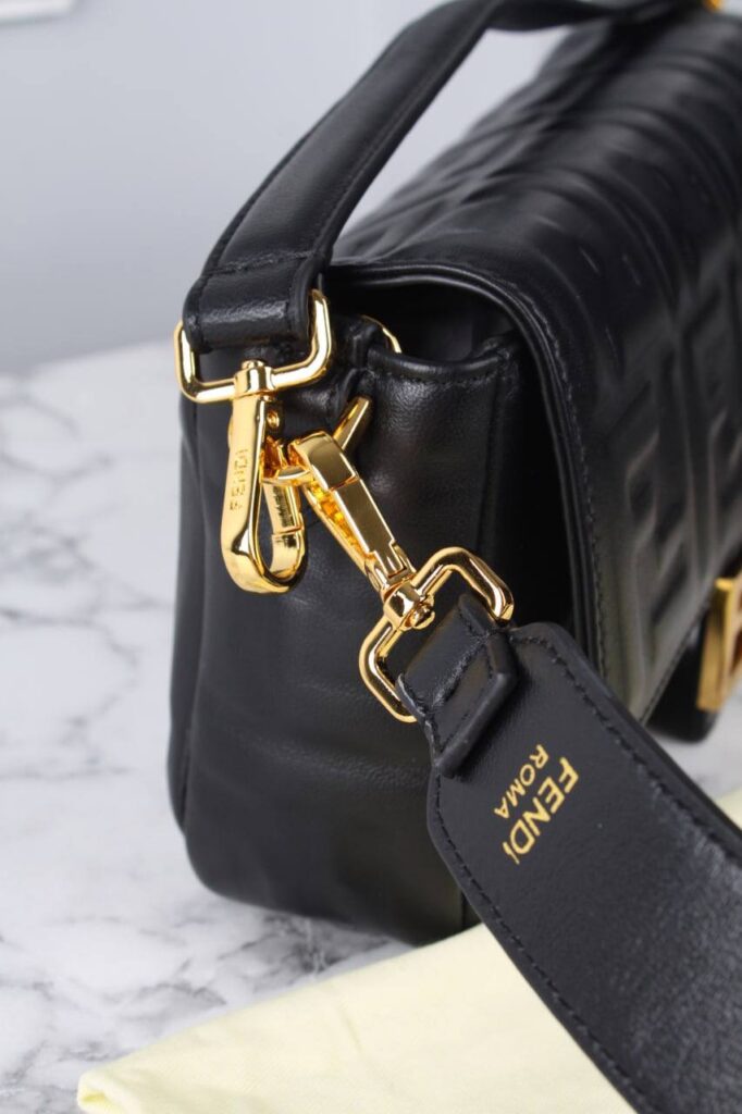 fendi canta baguette siyah kabartma desen ithal 27x16x6 cm