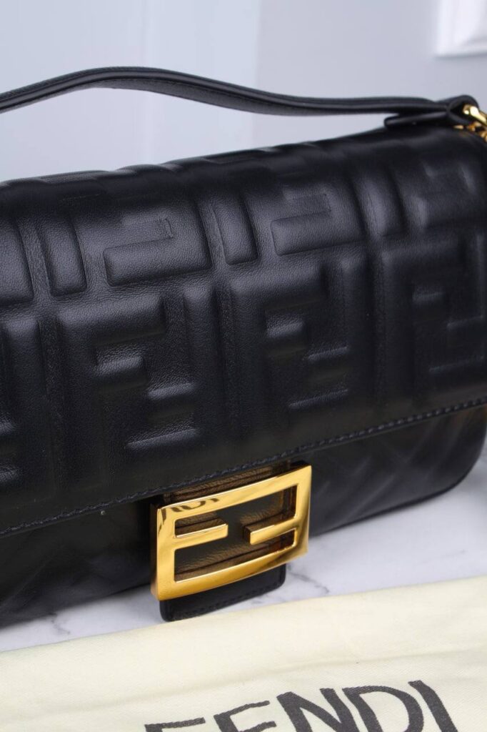 fendi canta baguette siyah kabartma desen ithal 27x16x6 cm