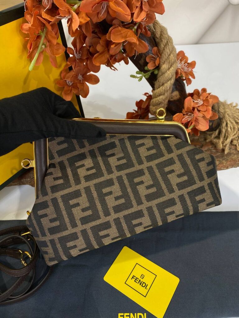fendi canta first orta boy monogram kahve hakiki deri 26x18x9.5 cm