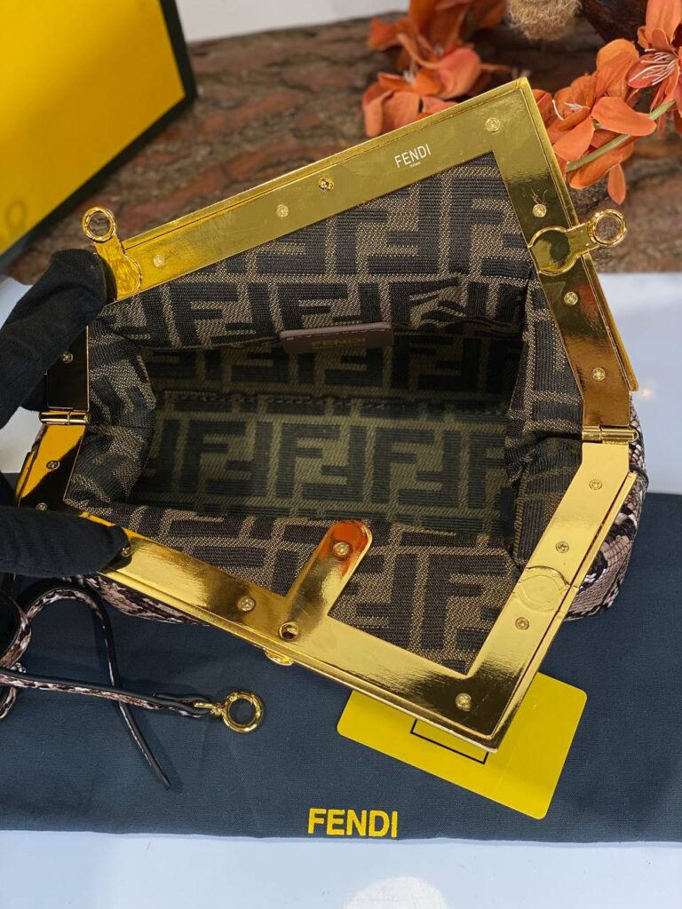 fendi canta first orta boy naturel piton hakiki deri 26x18x9.5 cm