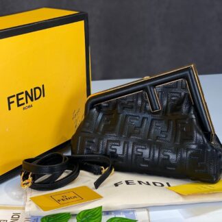 fendi canta first orta boy siyah kabartma logolu hakiki deri 32.5x23.5x15 cm