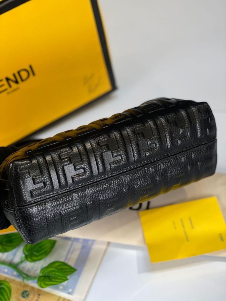fendi canta first orta boy siyah kabartma logolu hakiki deri 32.5x23.5x15 cm