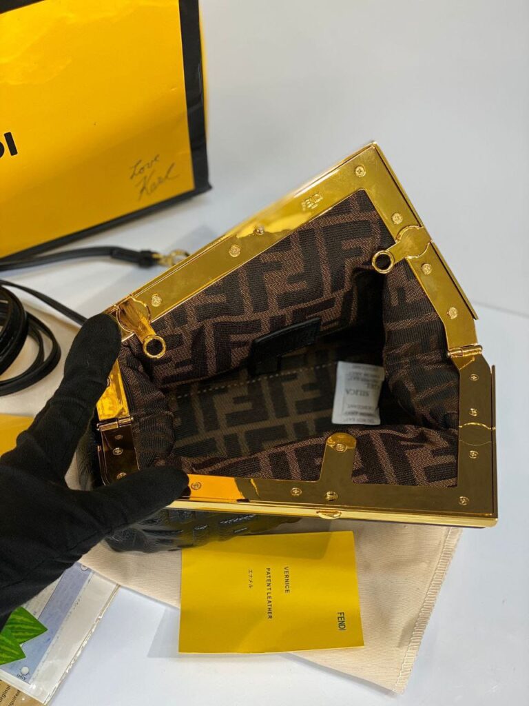 fendi canta first orta boy siyah kabartma logolu hakiki deri 32.5x23.5x15 cm