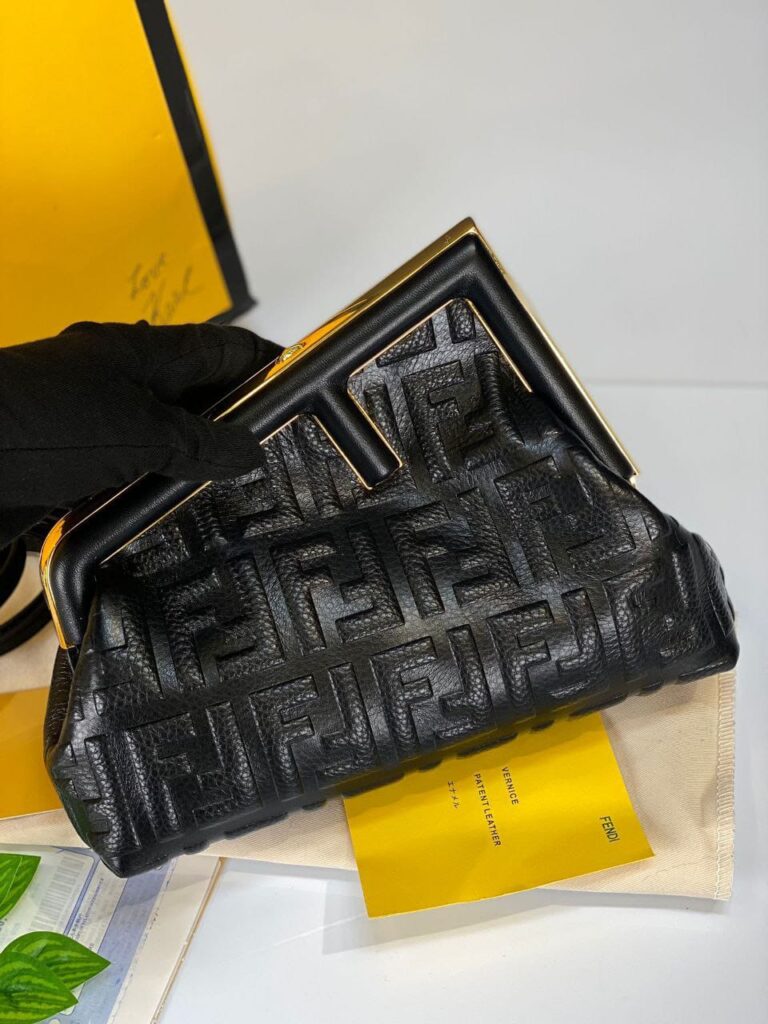 fendi canta first orta boy siyah kabartma logolu hakiki deri 32.5x23.5x15 cm
