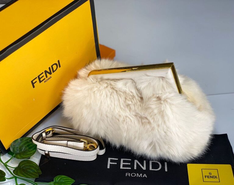 fendi canta first orta boy tuylu krem hakiki deri 26x18x9.5 cm