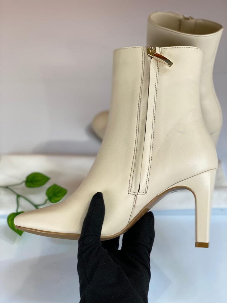jimmy choo bot hakiki deri krem 8 cm topuk