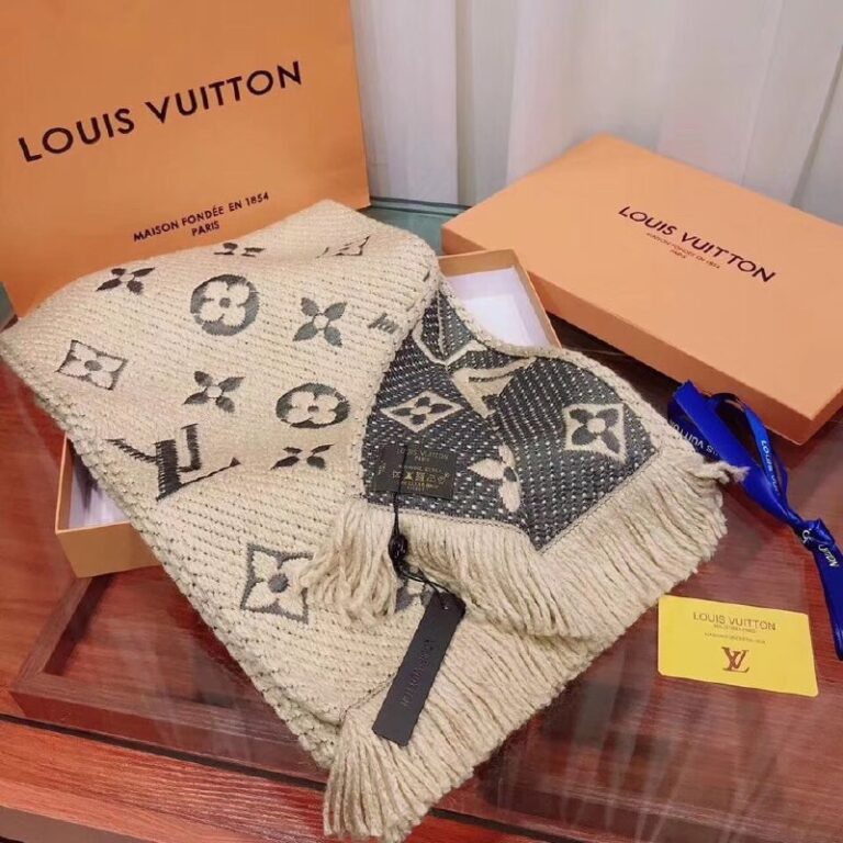 louis vuitton atki logomania yun bej 180x33 cm