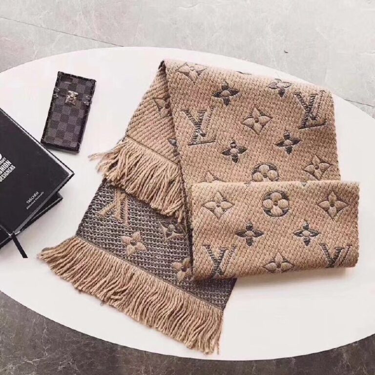 louis vuitton atki logomania yun camel 180x33 cm