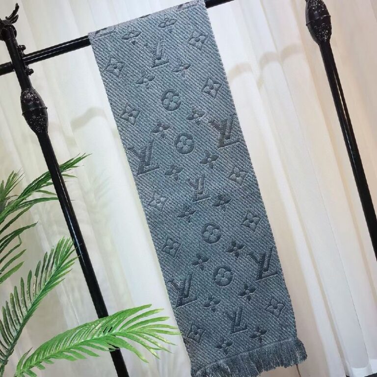 louis vuitton atki logomania yun gri 180x33 cm