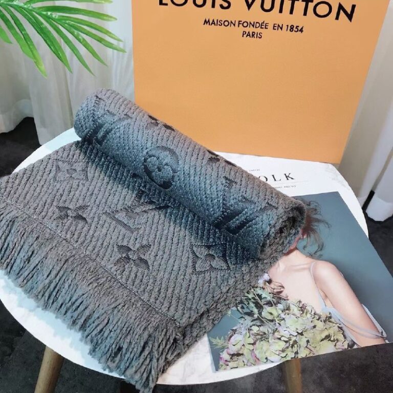 louis vuitton atki logomania yun gri 180x33 cm