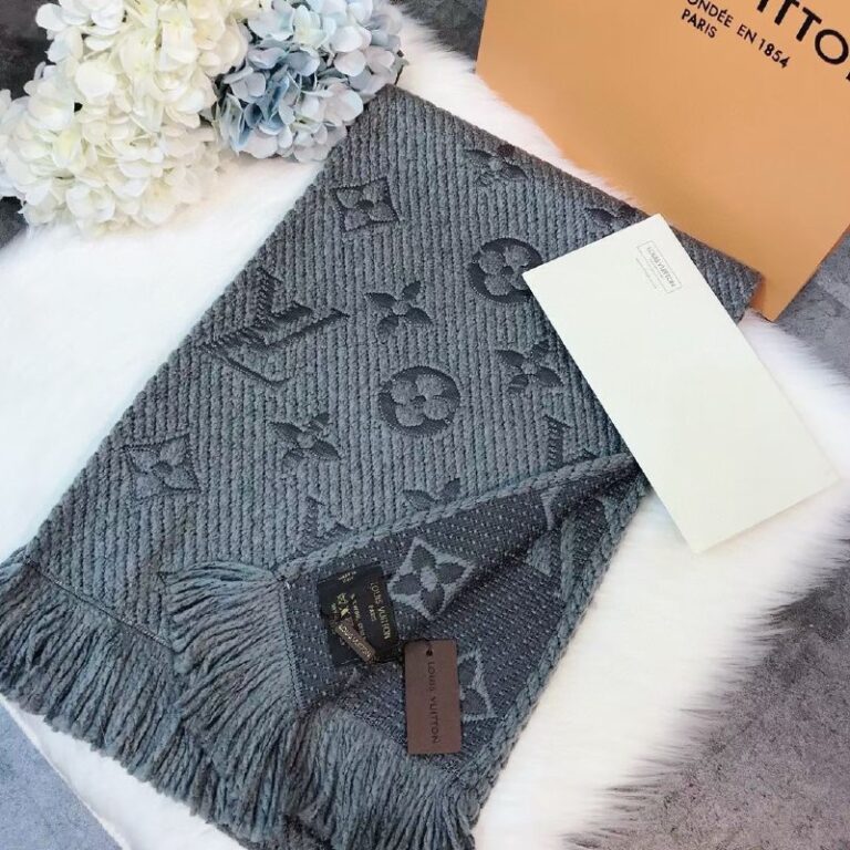 louis vuitton atki logomania yun gri 180x33 cm