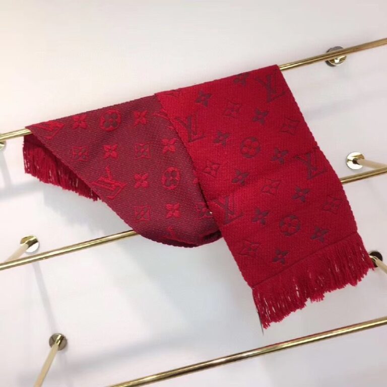 louis vuitton atki logomania yun kirmizi 180x33 cm
