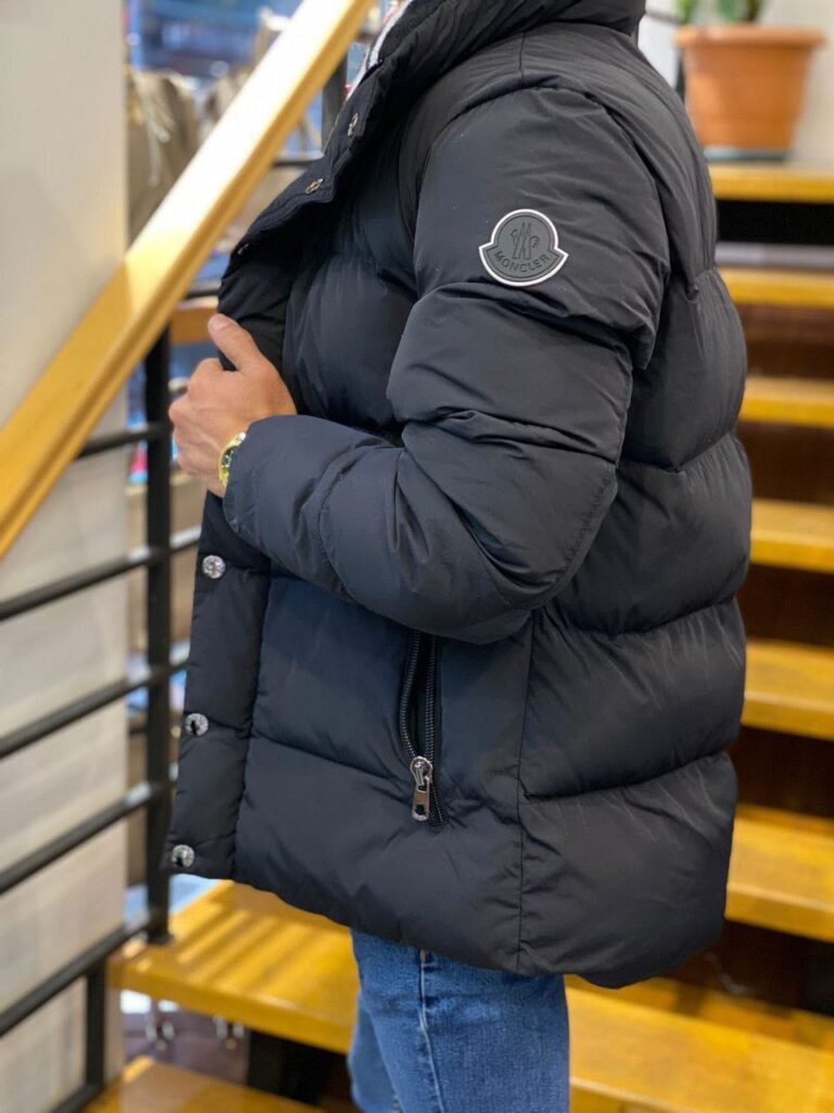 moncler mont siyah yakasi yazili ithal kumas