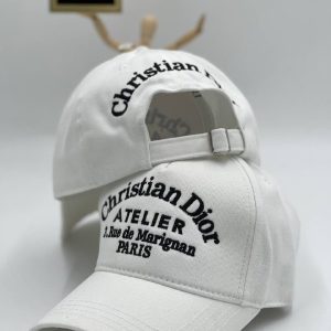 christian dior sapka beyaz detay logo