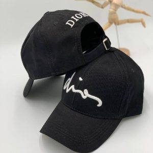 christian dior sapka dior yazili siyah beyaz