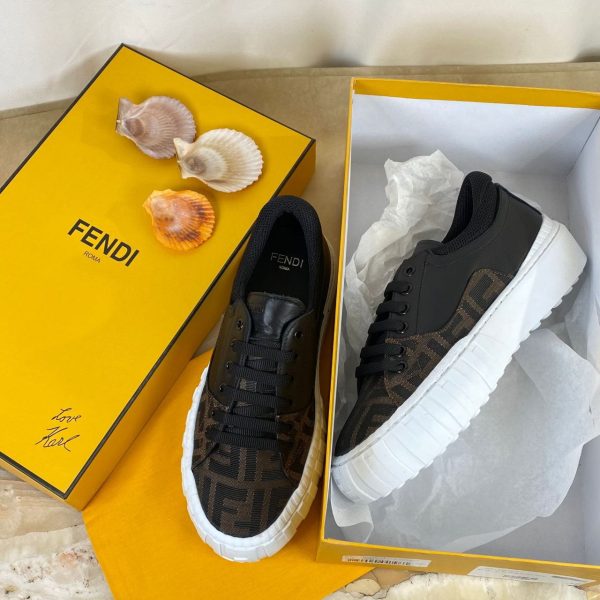 fendi ayakkabi kahve logo baskili