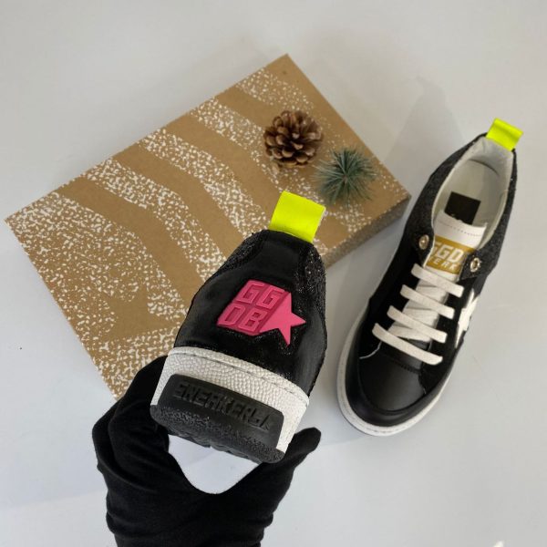 golden goose ayakkabi sneaker siyah beyaz simli