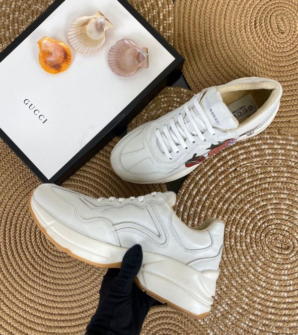 gucci ayakkabi rhtyon sneakers beyaz cilek logolu