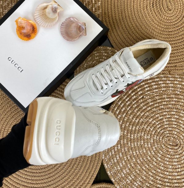 gucci ayakkabi rhtyon sneakers beyaz cilek logolu