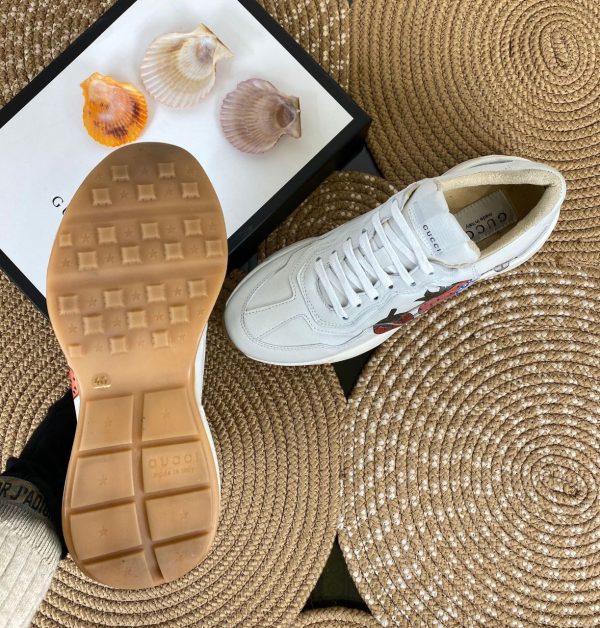 gucci ayakkabi rhtyon sneakers beyaz cilek logolu
